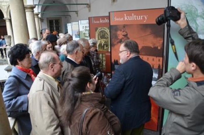 Jacek Pawłowicz oprowadza po wystawie
