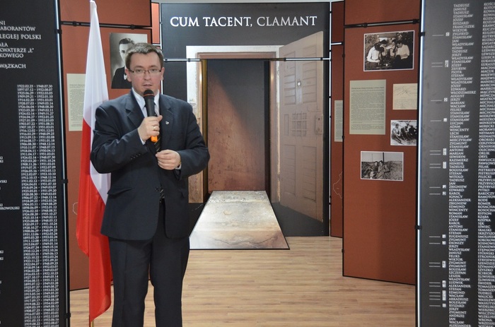 Konsul RP we Lwowie Jacek Żur otwiera ekspozycję