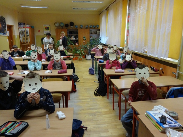 Uczniowie w trakcie warsztatów o Baśce Murmańskiej