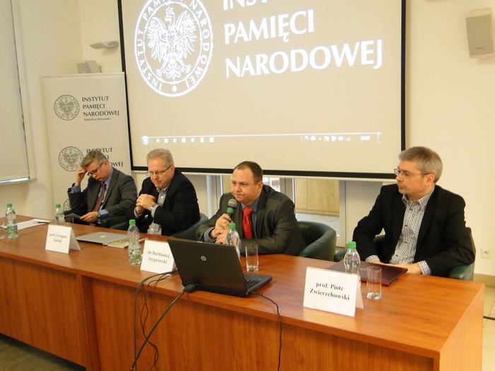 Pierwsza część sesji. Od lewej: prof. Robert Litwiński, prof. Grzegorz Górski, dr Bartłomiej Szyprowski i prof. Piotr Zwierzchowski
