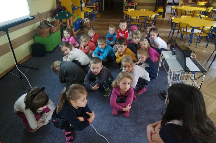 Dzieci tak jak Polska rozrywają „kajdany