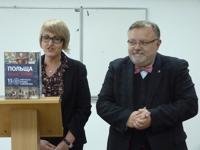 Julia Wasejko – docent Katedry Filologii Słowiańskiej Wschodnioeurpejskiego Uniwersytetu Narodowego im. Lesi Ukrainki w Łucku i Jacek Pawłowicz – kierownik Edukacji w warszawskim oddziale IPN 