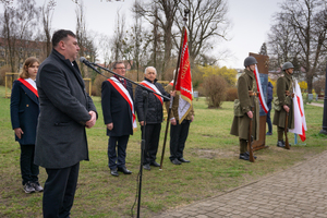 Odsłonięcia pomnika dla 18 oficerów z Sadyby, którzy zginęli w Katyniu i Charkowie – Warszawa, 9 kwietnia 2022. Fot. Andrzej Kryński (IPN)