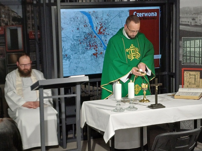 Msza święta na Strzeleckiej 8 w intencji więzionych i zamordowanych w praskich katowniach w latach 1944-1954 – Warszawa, 28 listopada 2023