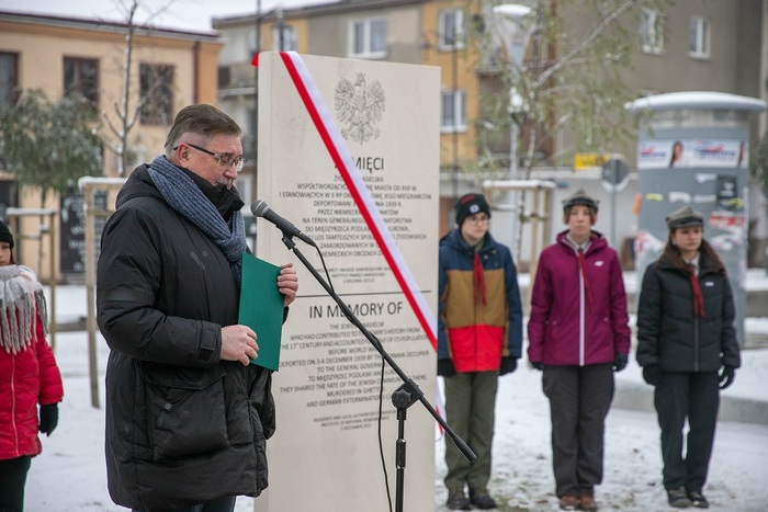 Odsłonięcie tablicy upamiętniającej wypędzenie nasielskiej społeczności żydowskiej w 1939 r. – Nasielsk, 3 grudnia 2023. Fot. Michał Rosenberg (IPN)
