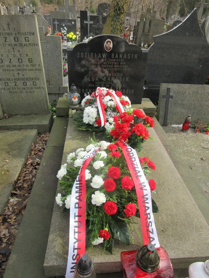 Kwiaty i znicze na grobach bohaterów z okazji Narodowego Dnia Pamięci Żołnierzy Wyklętych – Warszawa, 1 marca 2024. Fot. Łukasz Bielecki (IPN)