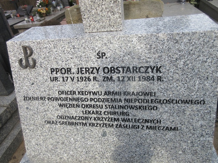 Kwiaty i znicze na grobach bohaterów z okazji Narodowego Dnia Pamięci Żołnierzy Wyklętych – Warszawa, 1 marca 2024. Fot. Łukasz Bielecki (IPN)